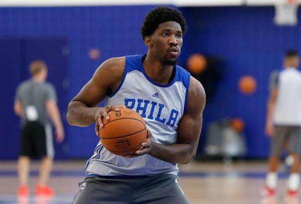 TA：贝隆因指示球员在赛前列队礼中背对对手被禁足6个月